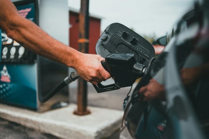 The new targets stand in stark contrast to the 13 miles per gallon the average U.S. vehicle got when Congress introduced fuel-economy standards in the 1970s. - Pexels/Erik McIean
