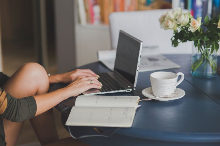 Consumers gave OEM websites their highest marks in more than three years. - Pexels/Peter Olexa