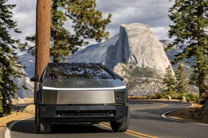Vehicle occupants may hear a noise inside the cabin if the panel starts to separate. - Pexels/Stephen Leonardi